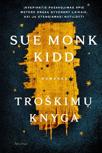 Sue Monk Kidd knygos „Troškimų knyga“ viršelis su mažomis žvaigždutėmis ir senoviniu geltonu pergamento fragmentu juodame fone, simbolizuojantis troškimus ir paslaptis. Knyga yra įkvepiantis pasakojimas apie vienos moters drąsą kovoti už laisvę, atsiduoti savo aistrai ir išnaudoti savo potencialą / Book cover of The Book of Longings by Sue Monk Kidd, featuring small stars and an ancient yellow parchment fragment on a black background, symbolizing desires. The book is an inspiring story about a woman’s courage to fight for freedom, dedicate herself to her passion, and harness her potential.